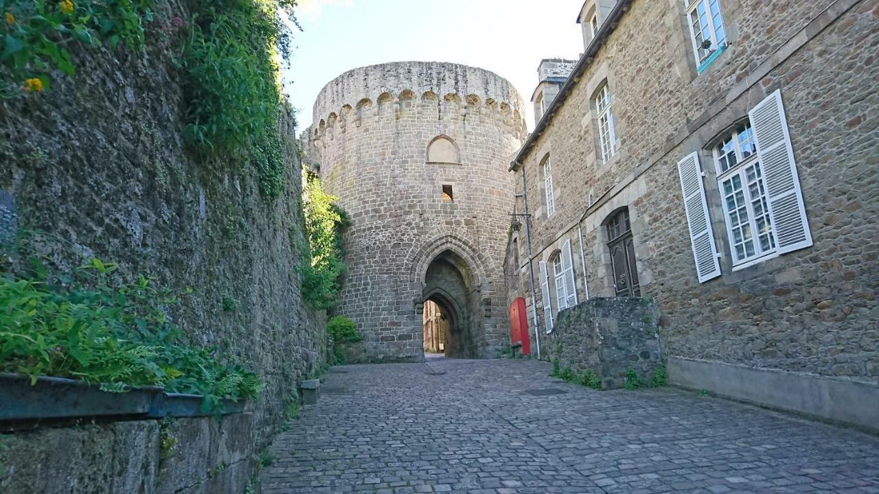 Вілла Maison Du Petit Fort Дінан Екстер'єр фото
